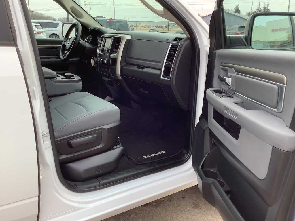 2017 RAM 1500 SLT Quad Cab 4x4 6'4' Box