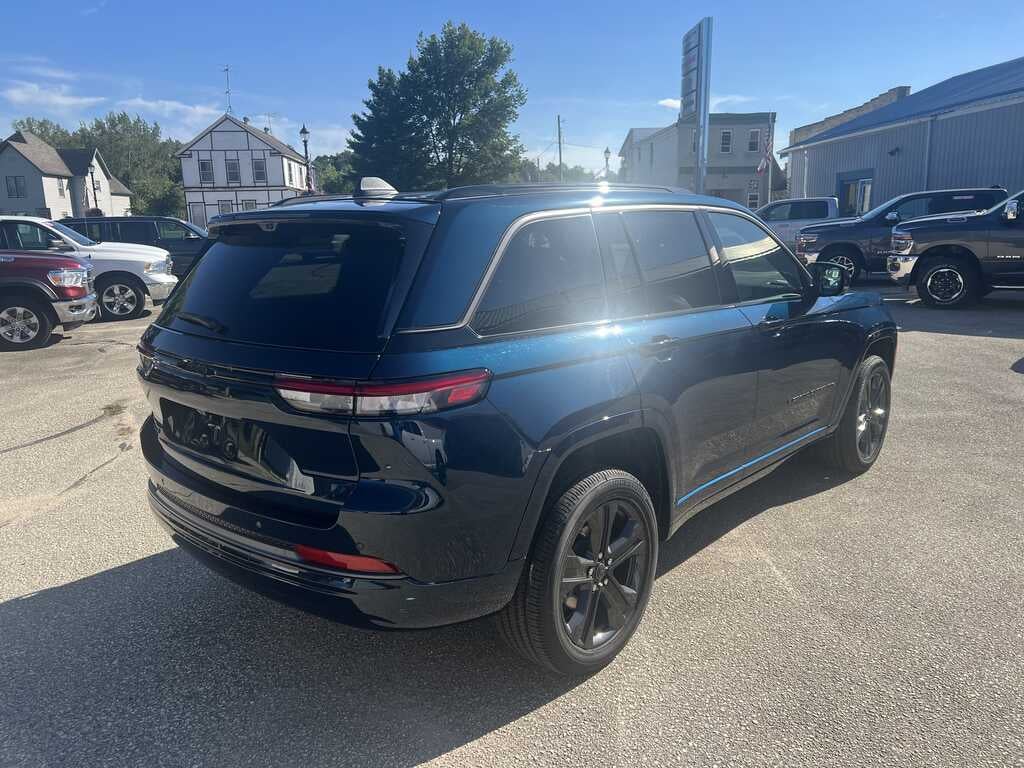 2027 Jeep Grand Cherokee GRAND CHEROKEE LIMITED RESERVE 4X4