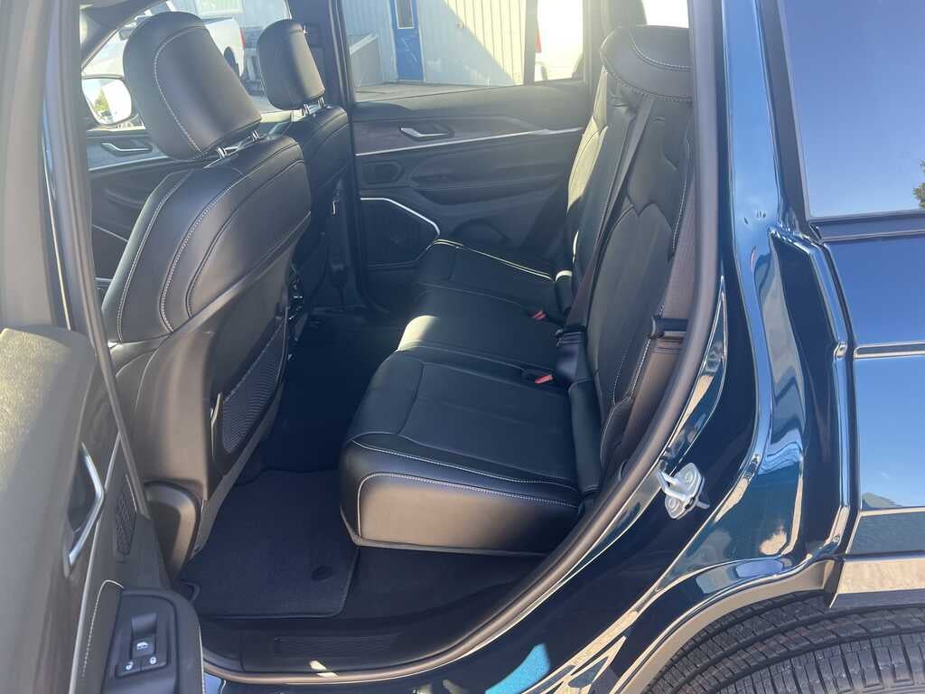 2027 Jeep Grand Cherokee GRAND CHEROKEE LIMITED RESERVE 4X4