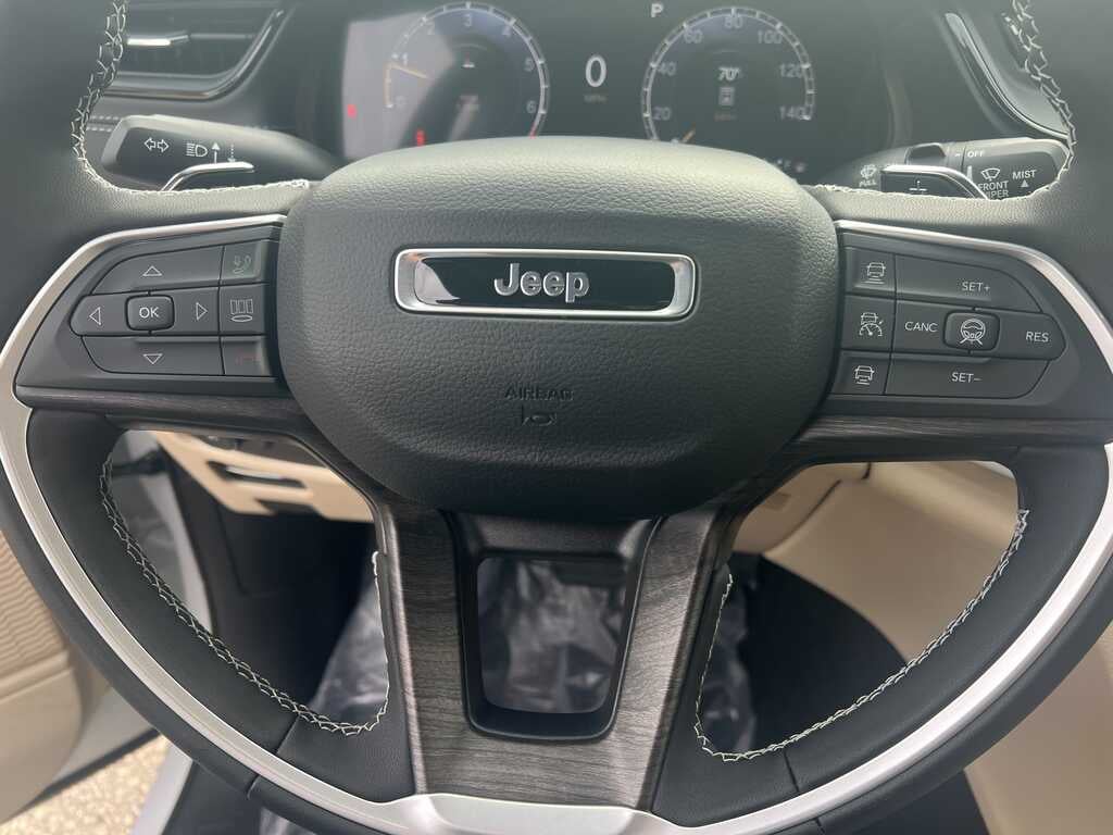 2027 Jeep Grand Cherokee GRAND CHEROKEE LIMITED 4X4