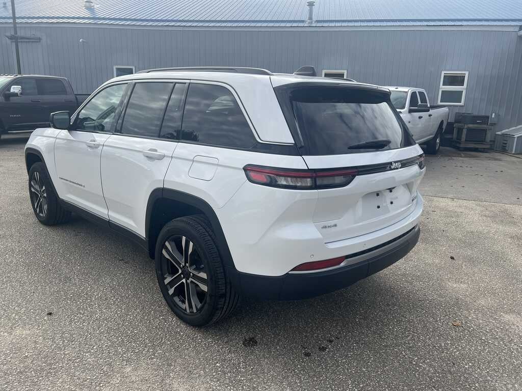 2027 Jeep Grand Cherokee GRAND CHEROKEE LIMITED 4X4