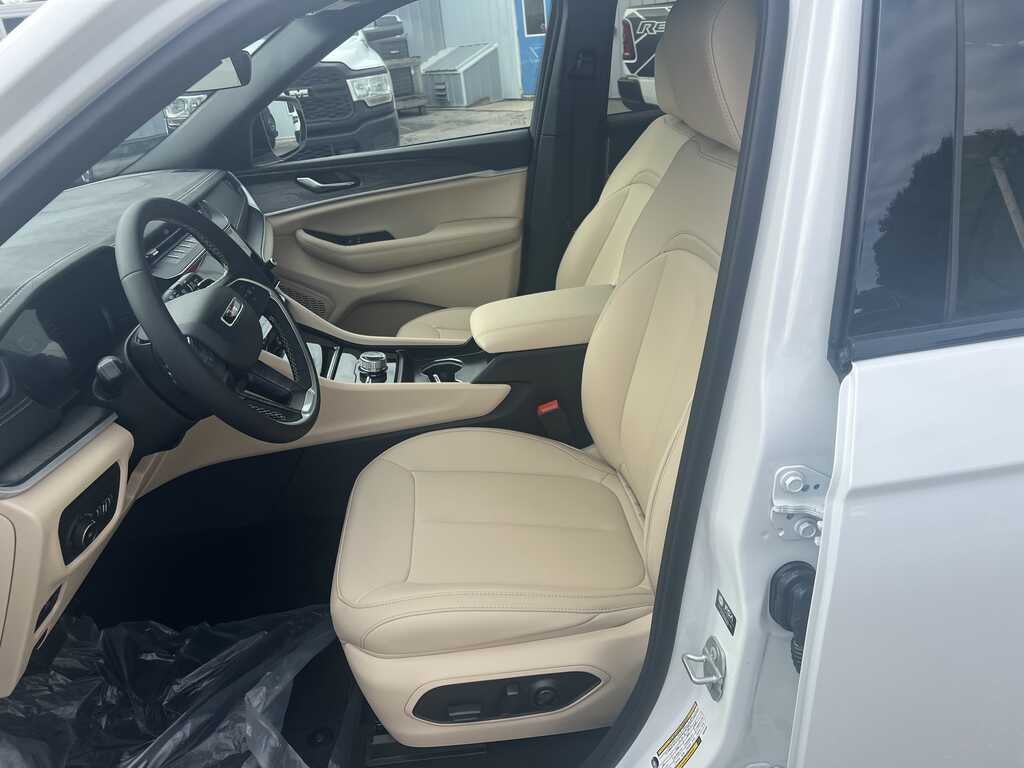2027 Jeep Grand Cherokee GRAND CHEROKEE LIMITED 4X4