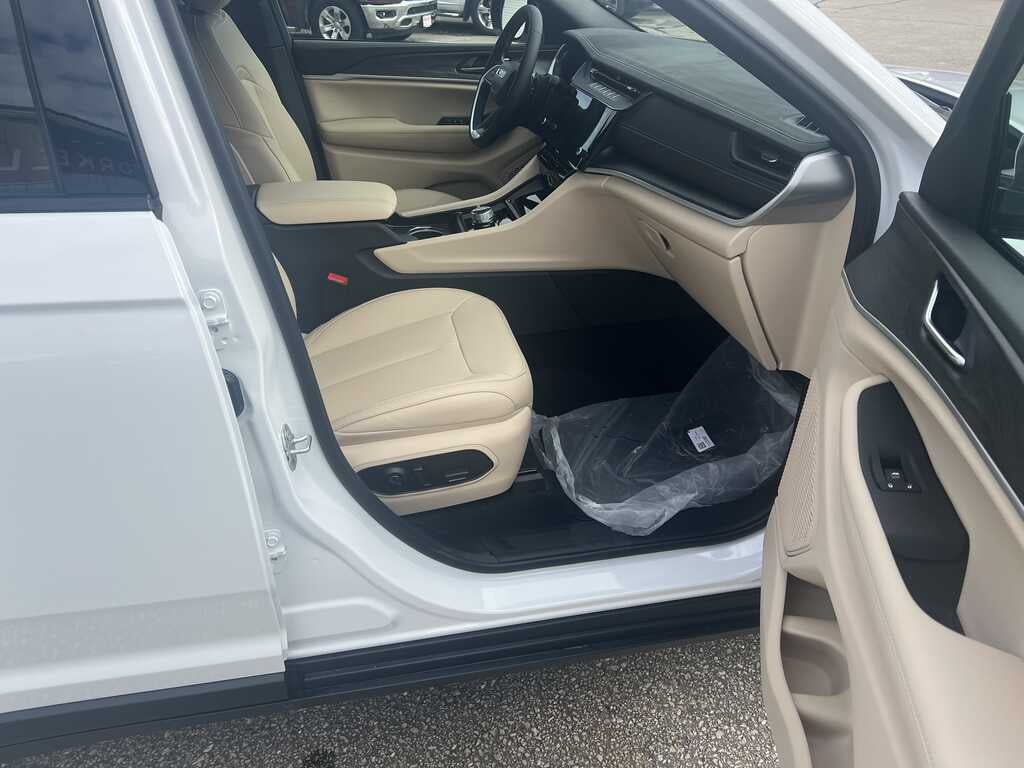 2027 Jeep Grand Cherokee GRAND CHEROKEE LIMITED 4X4