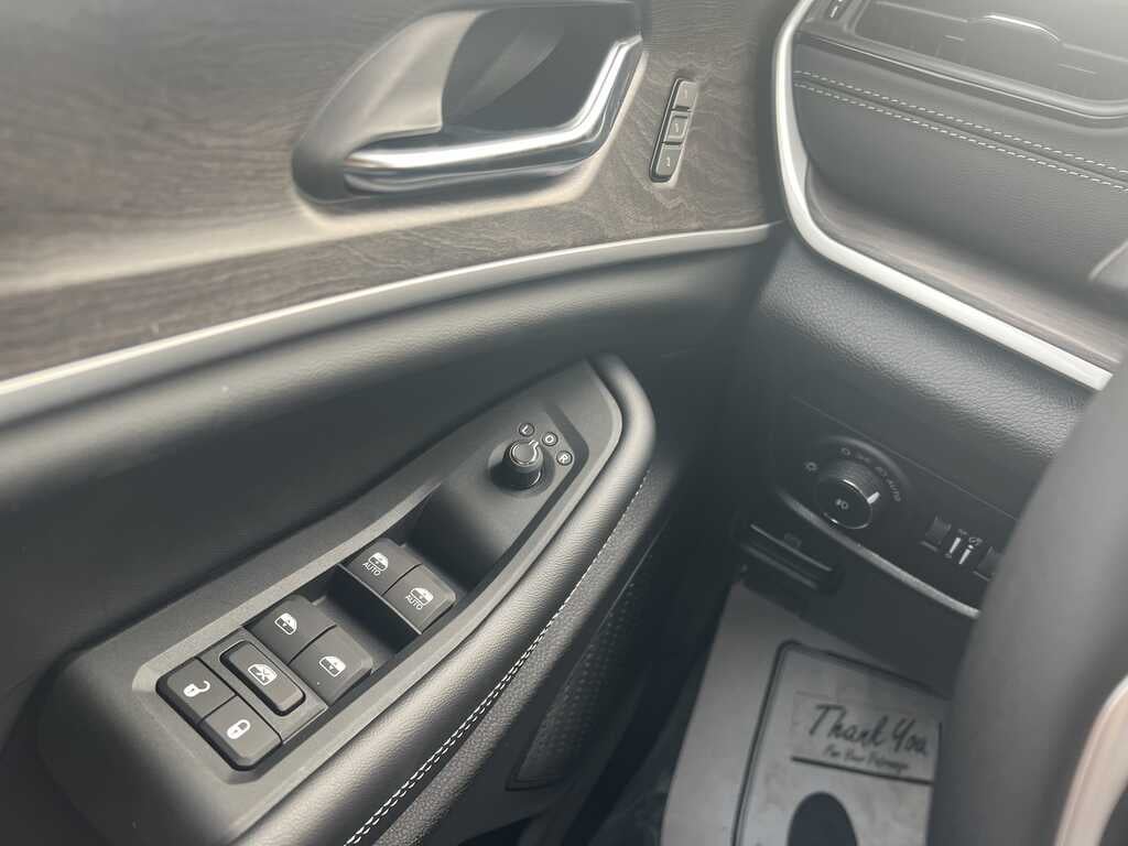2027 Jeep Grand Cherokee GRAND CHEROKEE LIMITED 4X4