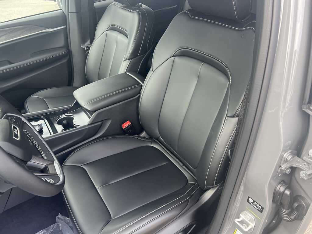 2027 Jeep Grand Cherokee GRAND CHEROKEE LIMITED 4X4