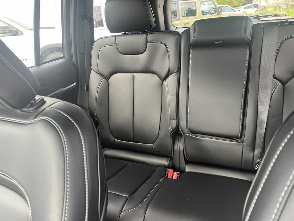 2027 Jeep Grand Cherokee GRAND CHEROKEE LIMITED 4X4