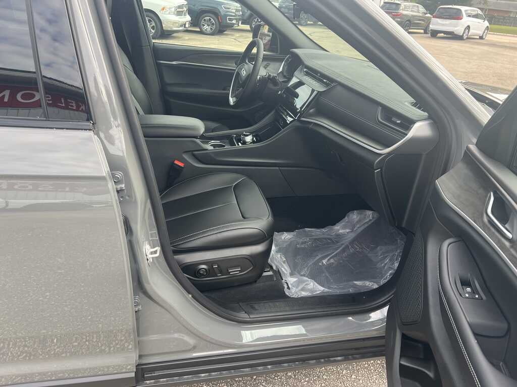 2027 Jeep Grand Cherokee GRAND CHEROKEE LIMITED 4X4