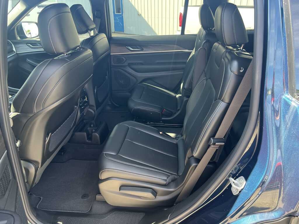 2027 Jeep Grand Cherokee GRAND CHEROKEE L LIMITED 4X4