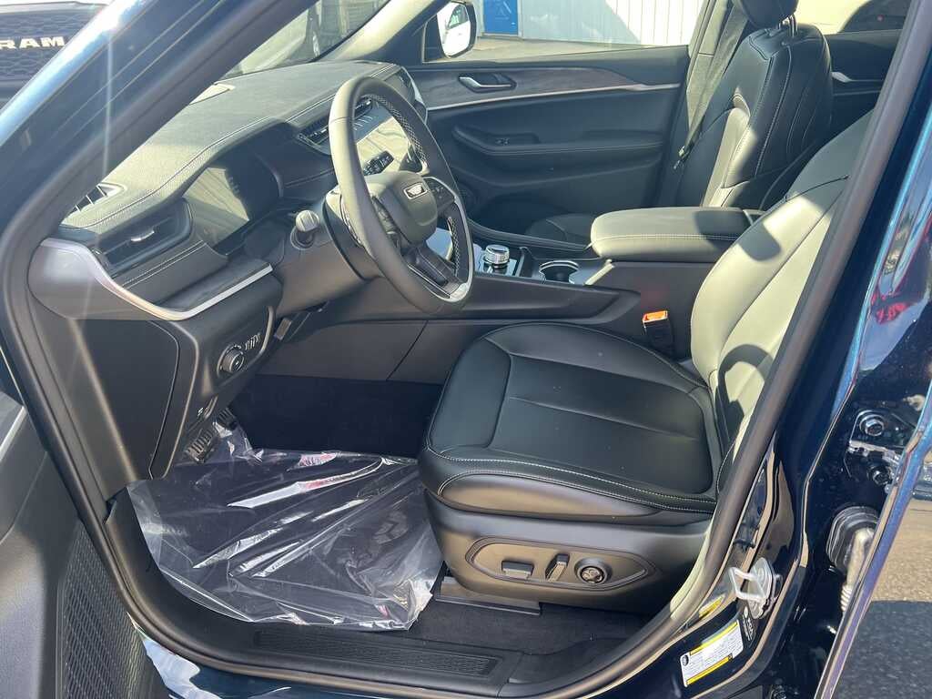 2027 Jeep Grand Cherokee GRAND CHEROKEE L LIMITED 4X4