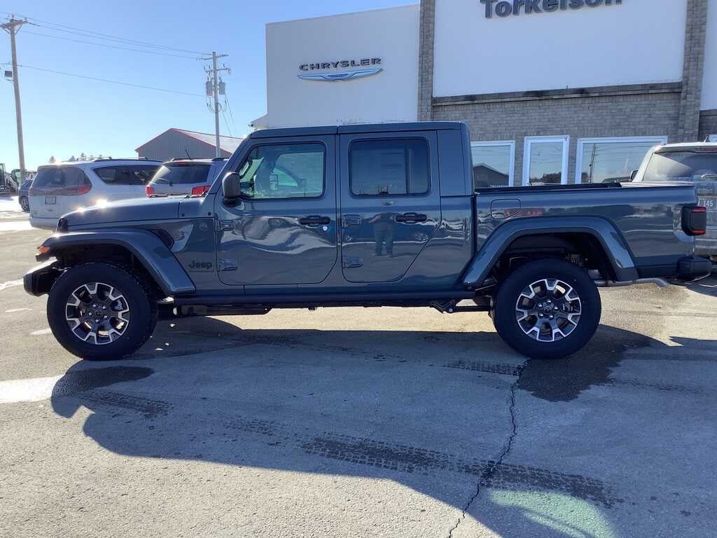 2026 Jeep Gladiator GLADIATOR SAHARA 4X4