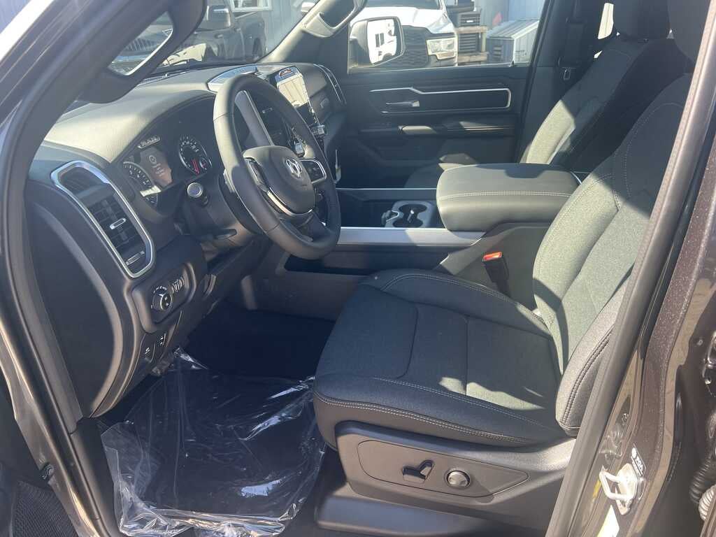2027 RAM Ram 1500 RAM 1500 BIG HORN CREW CAB 4X4 5'7' BOX