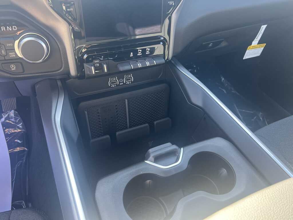 2027 RAM Ram 1500 RAM 1500 BIG HORN CREW CAB 4X4 5'7' BOX