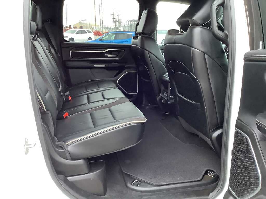 2023 RAM 1500 Laramie Crew Cab 4x4 5'7' Box