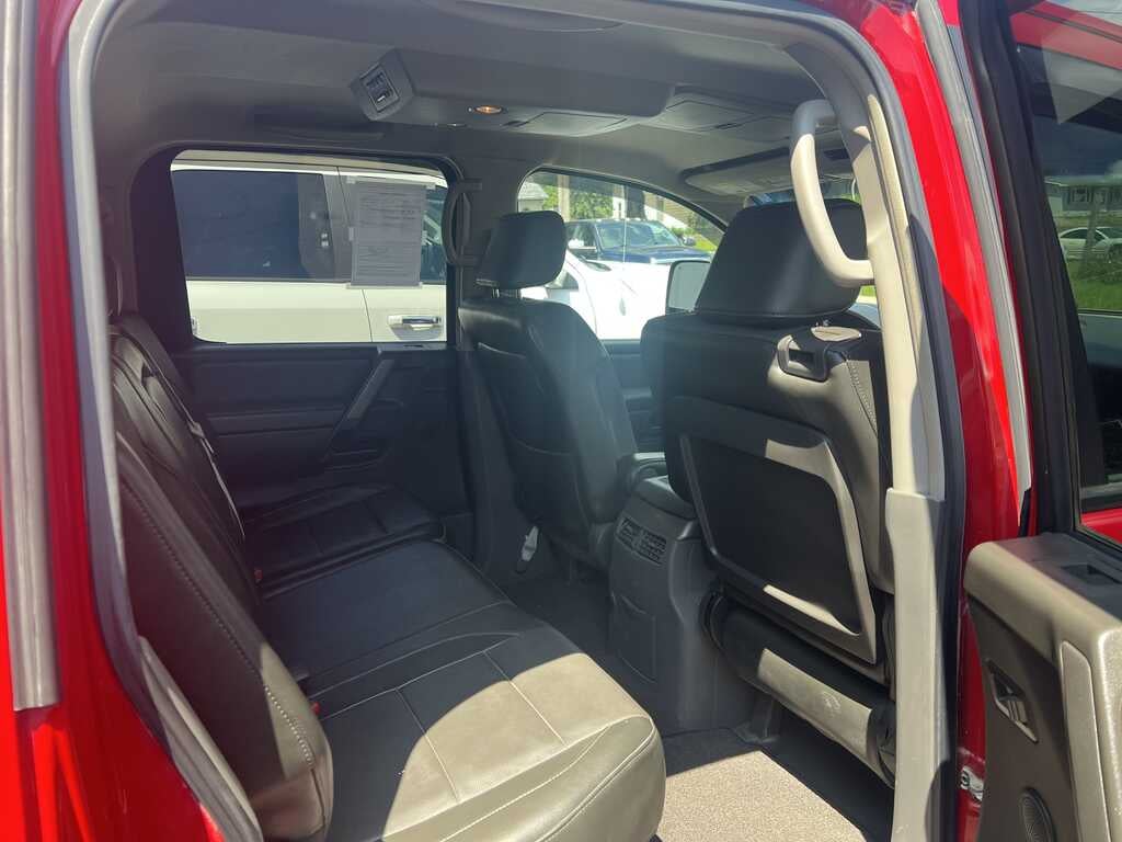 2005 Nissan Titan LE