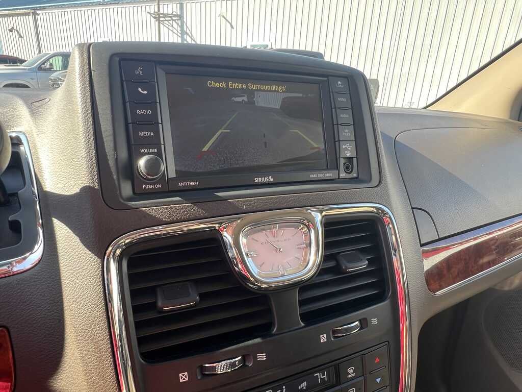 2016 Chrysler Town & Country Touring-L