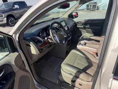 2016 Chrysler Town & Country Touring-L