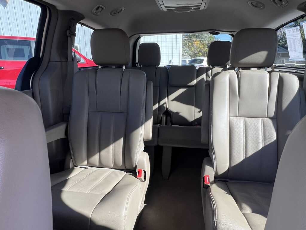 2016 Chrysler Town & Country Touring-L