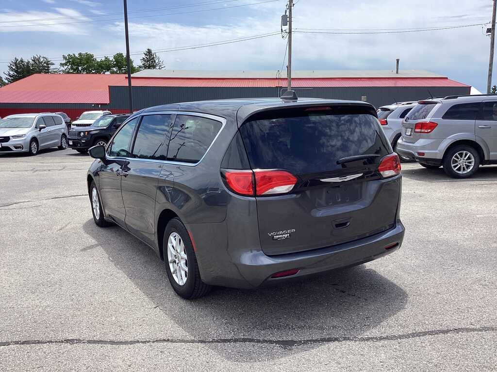 2022 Chrysler Voyager LX