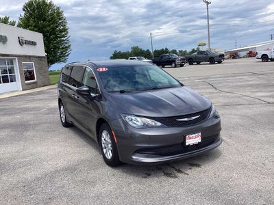 2022 Chrysler Voyager LX