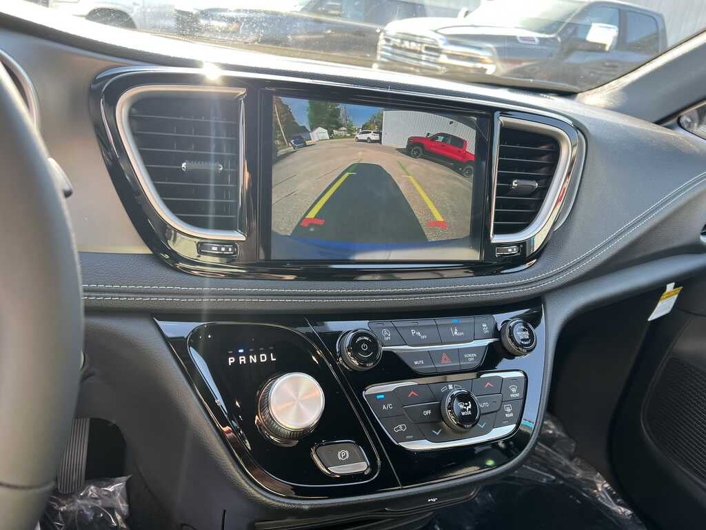 2027 Chrysler Pacifica PACIFICA SELECT AWD