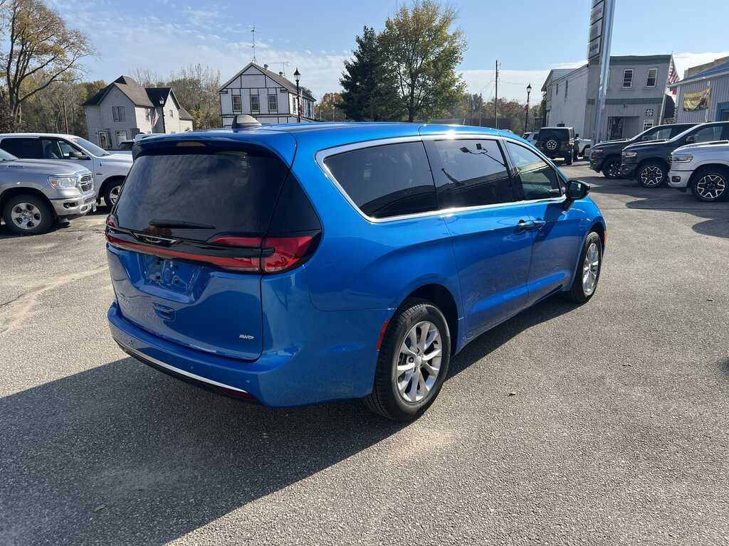 2027 Chrysler Pacifica PACIFICA SELECT AWD