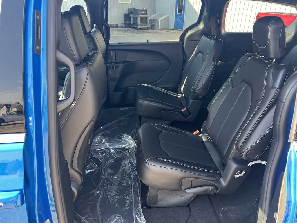 2027 Chrysler Pacifica PACIFICA SELECT AWD