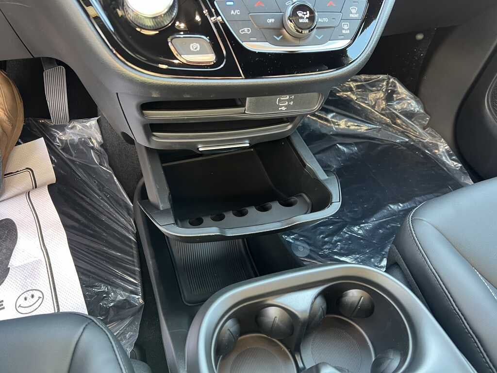 2027 Chrysler Pacifica PACIFICA SELECT AWD