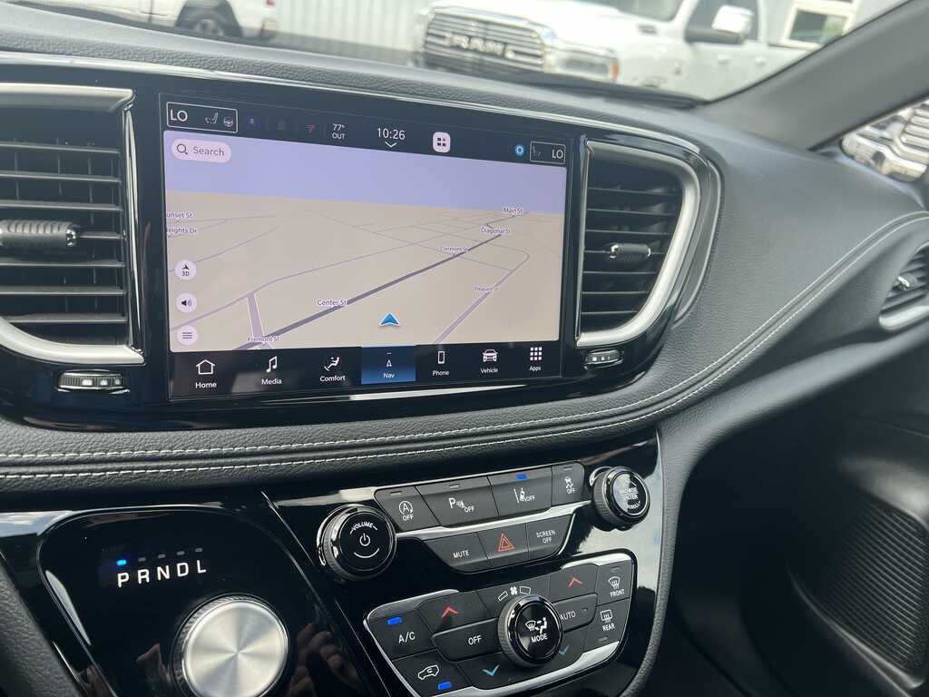 2025 Chrysler Pacifica Select