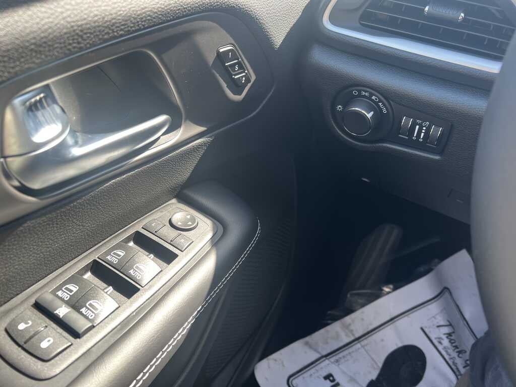 2027 Chrysler Pacifica PACIFICA SELECT AWD