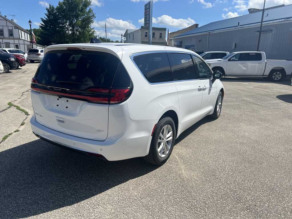 2027 Chrysler Pacifica PACIFICA SELECT AWD