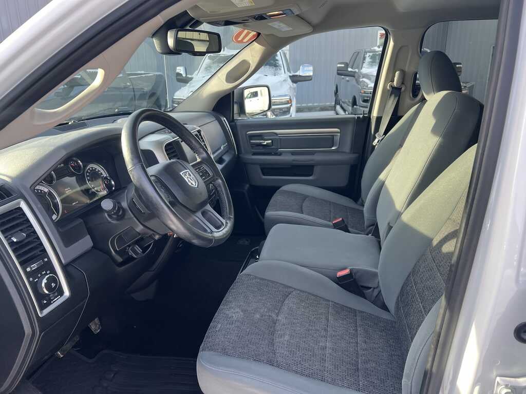 2017 RAM 1500 Big Horn Crew Cab 4x4 5'7' Box