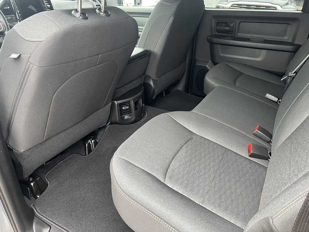 2026 RAM Ram 2500 RAM 2500 BLACK EXPRESS CREW CAB 4X4 6'4' BOX