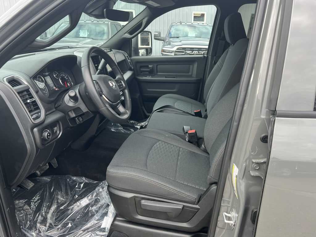 2026 RAM Ram 2500 RAM 2500 BLACK EXPRESS CREW CAB 4X4 6'4' BOX