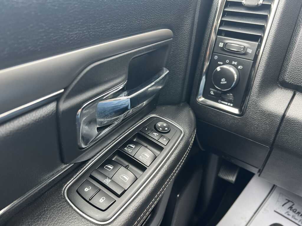 2018 RAM 2500 Laramie Crew Cab 4x4 6'4' Box