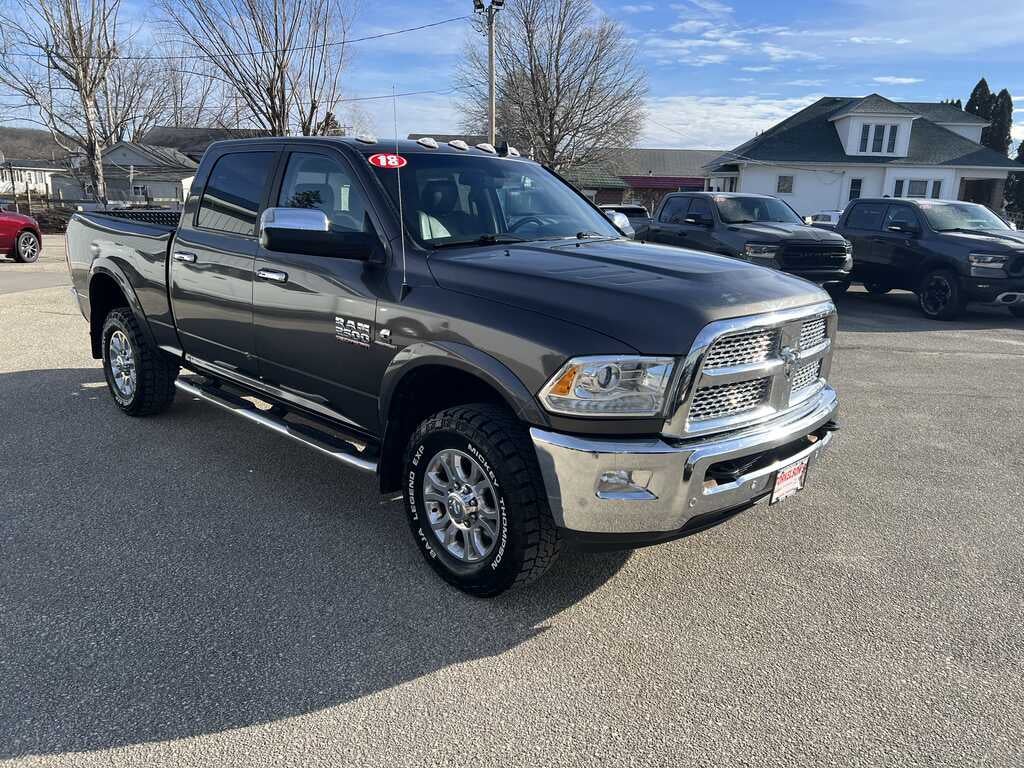 2018 RAM 2500 Laramie Crew Cab 4x4 6'4' Box